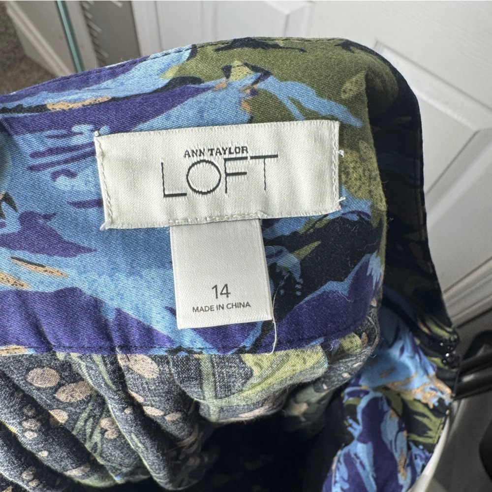 Ann Taylor LOFT Skirt Women's 14 Black Blue Floral Pleated A-Line Pockets - Picture 6 of 6